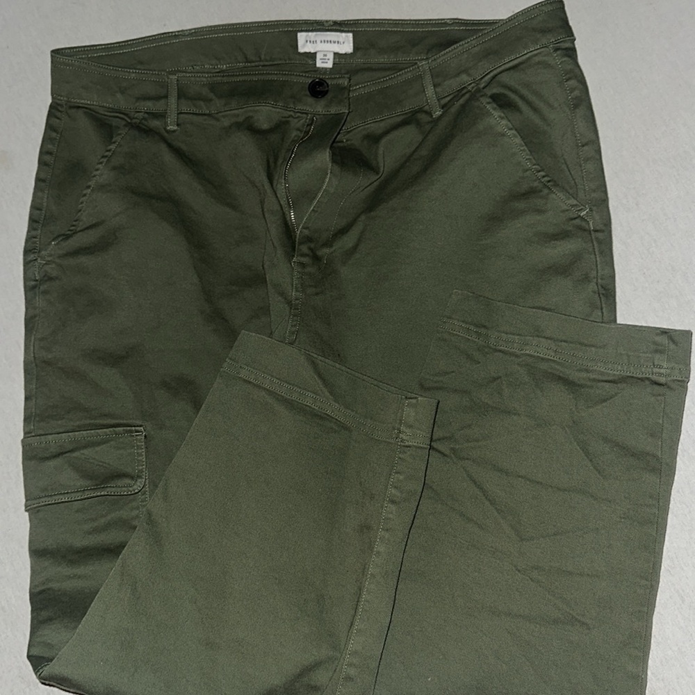 Womens Size 20 Free Assembly Olive Green Cargo Pants.